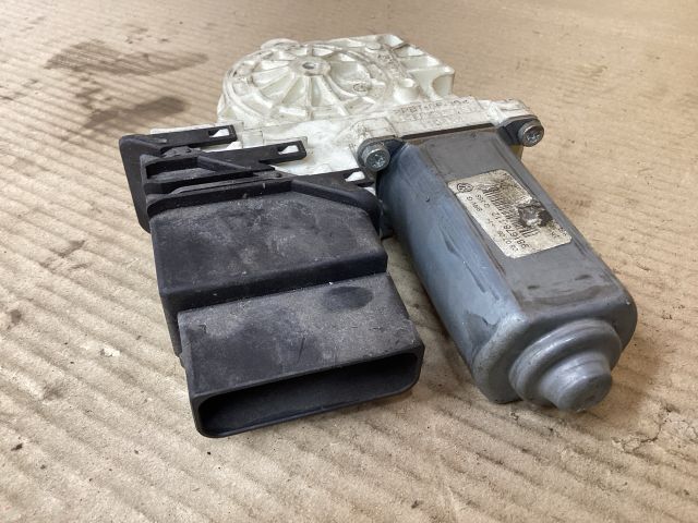 bontott VW PASSAT B6 Jobb hátsó Ablakemelő Motor