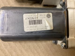 bontott VW PASSAT B6 Jobb hátsó Ablakemelő Motor