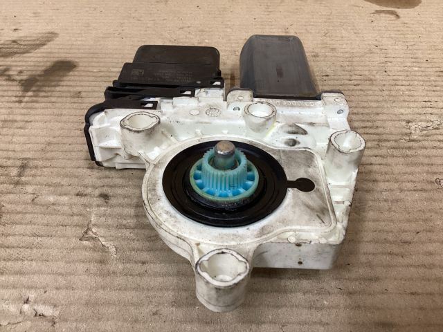 bontott VW PASSAT B6 Jobb hátsó Ablakemelő Motor