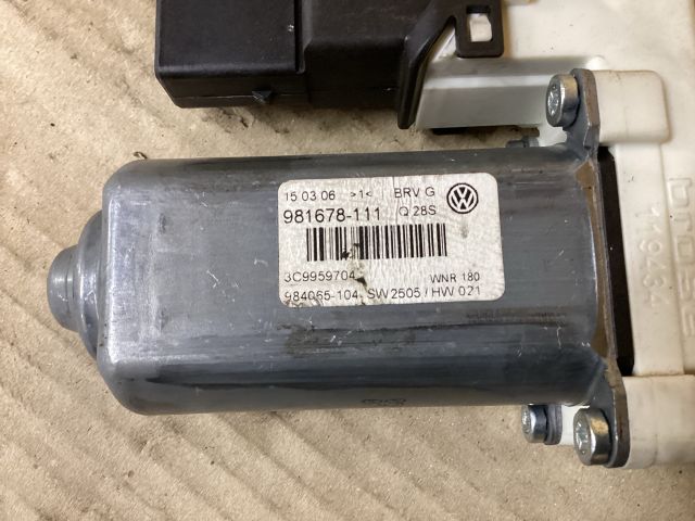 bontott VW PASSAT B6 Jobb hátsó Ablakemelő Motor