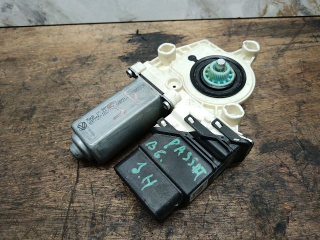 bontott VW PASSAT B6 Jobb hátsó Ablakemelő Motor