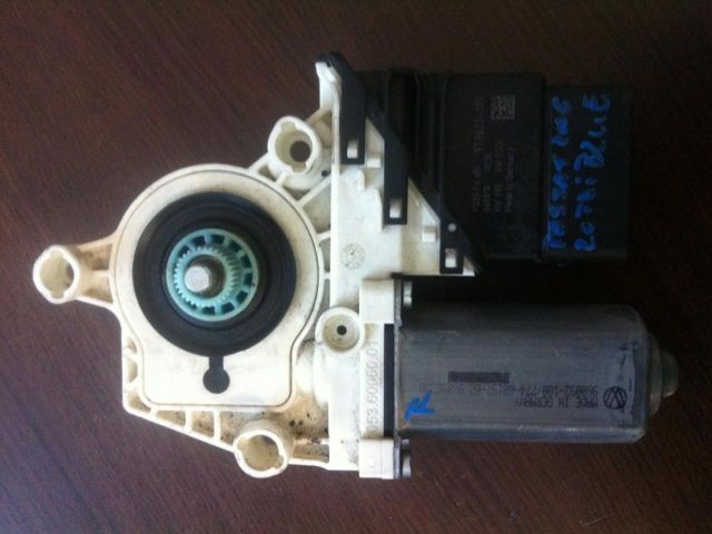 bontott VW PASSAT B6 Jobb hátsó Ablakemelő Motor