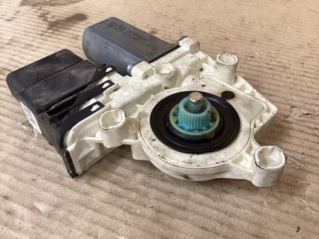 bontott VW PASSAT B6 Jobb hátsó Ablakemelő Motor