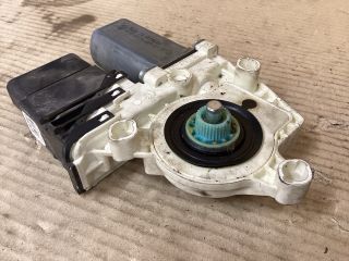 bontott VW PASSAT B6 Jobb hátsó Ablakemelő Motor