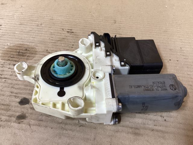 bontott VW PASSAT B6 Jobb hátsó Ablakemelő Motor
