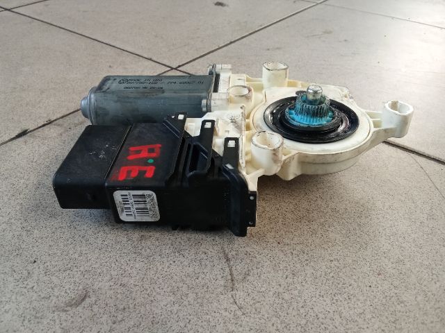 bontott VW PASSAT B6 Jobb hátsó Ablakemelő Motor