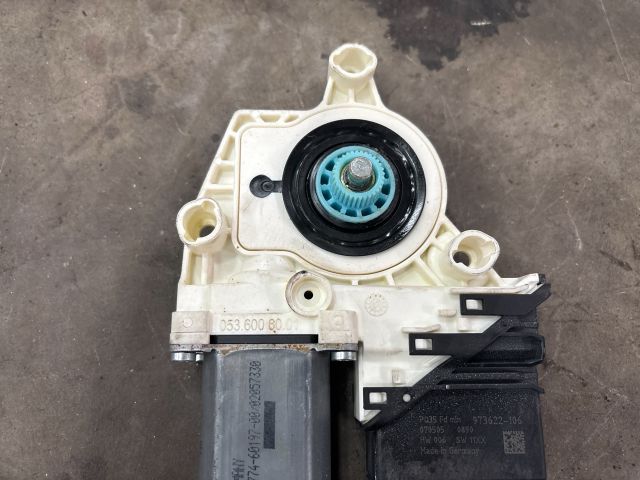 bontott VW PASSAT B6 Jobb hátsó Ablakemelő Motor