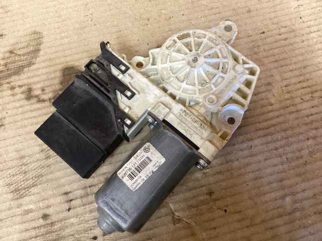 bontott VW PASSAT B6 Jobb hátsó Ablakemelő Motor