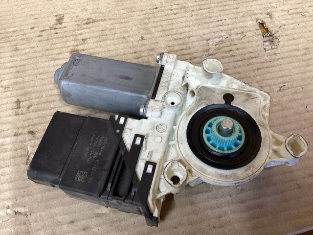 bontott VW PASSAT B6 Jobb hátsó Ablakemelő Motor