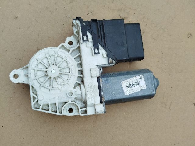 bontott VW PASSAT B6 Jobb hátsó Ablakemelő Motor
