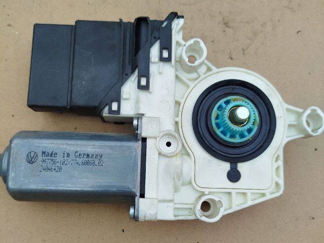 bontott VW PASSAT B6 Jobb hátsó Ablakemelő Motor