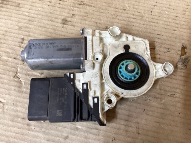 bontott VW PASSAT B6 Jobb hátsó Ablakemelő Motor