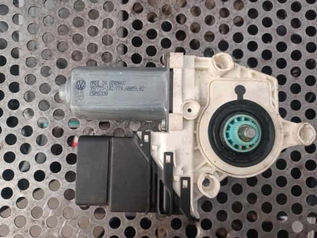 bontott VW PASSAT B6 Jobb hátsó Ablakemelő Motor