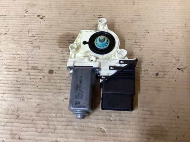 bontott VW PASSAT B6 Jobb hátsó Ablakemelő Motor