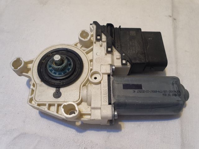 bontott VW PASSAT B6 Jobb hátsó Ablakemelő Motor