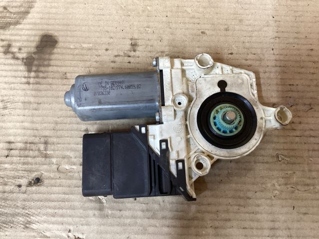 bontott VW PASSAT B6 Jobb hátsó Ablakemelő Motor