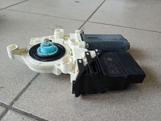 bontott VW PASSAT B6 Jobb hátsó Ablakemelő Motor