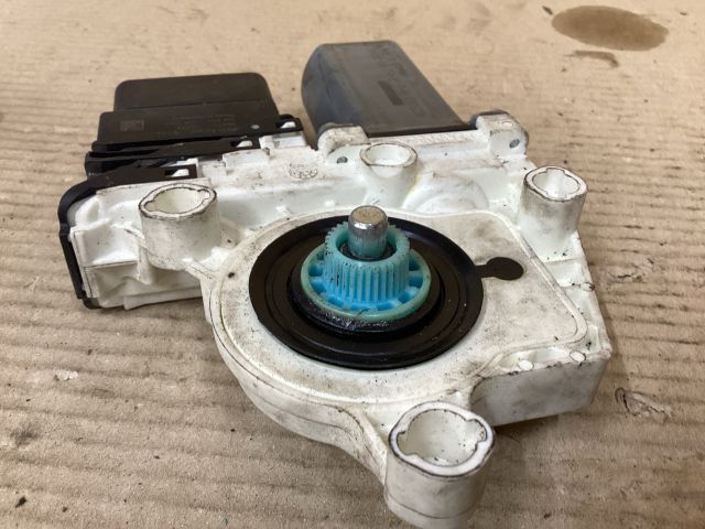 bontott VW PASSAT B6 Jobb hátsó Ablakemelő Motor