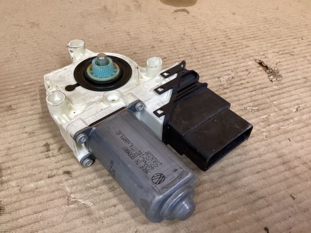bontott VW PASSAT B6 Jobb hátsó Ablakemelő Motor