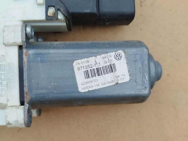 bontott VW PASSAT B6 Jobb hátsó Ablakemelő Motor