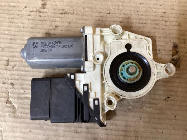 bontott VW PASSAT B6 Jobb hátsó Ablakemelő Motor