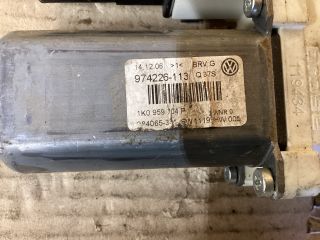 bontott VW PASSAT B6 Jobb hátsó Ablakemelő Motor