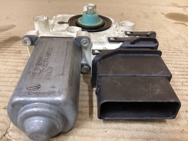 bontott VW PASSAT B6 Jobb hátsó Ablakemelő Motor