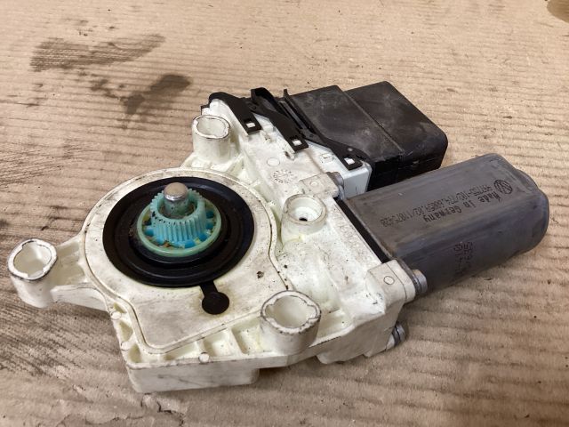 bontott VW PASSAT B6 Jobb hátsó Ablakemelő Motor