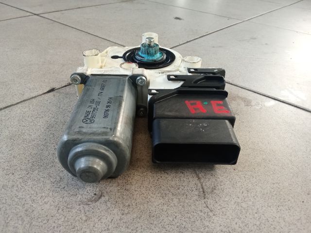 bontott VW PASSAT B6 Jobb hátsó Ablakemelő Motor