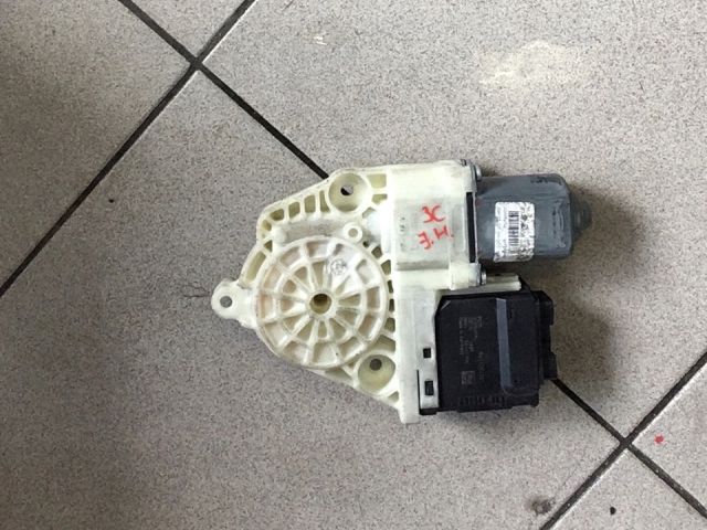 bontott VW PASSAT B6 Jobb hátsó Ablakemelő Motor