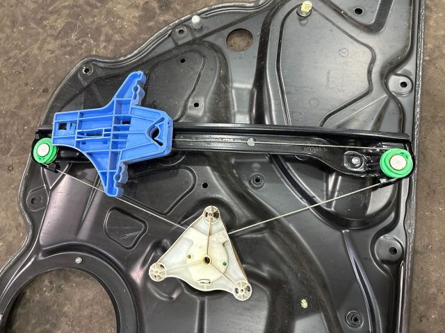 bontott VW PASSAT B6 Jobb hátsó Ablakemelő Szerkezet (Elektromos)