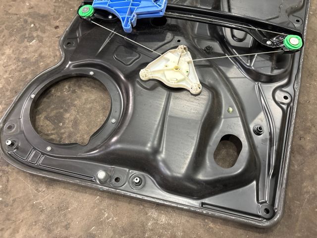 bontott VW PASSAT B6 Jobb hátsó Ablakemelő Szerkezet (Elektromos)