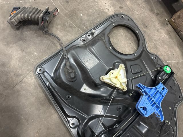 bontott VW PASSAT B6 Jobb hátsó Ablakemelő Szerkezet (Elektromos)