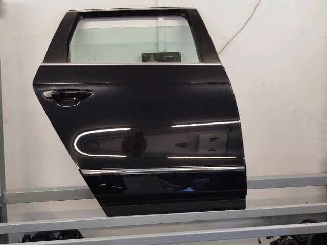 bontott VW PASSAT B6 Jobb hátsó Ajtó (Részeivel)