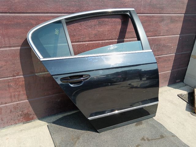 bontott VW PASSAT B6 Jobb hátsó Ajtó (Részeivel)