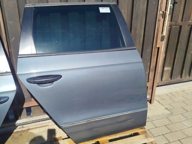 bontott VW PASSAT B6 Jobb hátsó Ajtó (Részeivel)