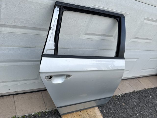 bontott VW PASSAT B6 Jobb hátsó Ajtó (Üres lemez)