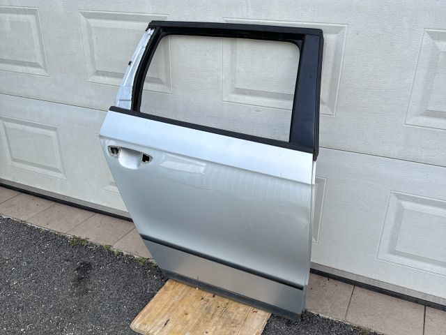 bontott VW PASSAT B6 Jobb hátsó Ajtó (Üres lemez)
