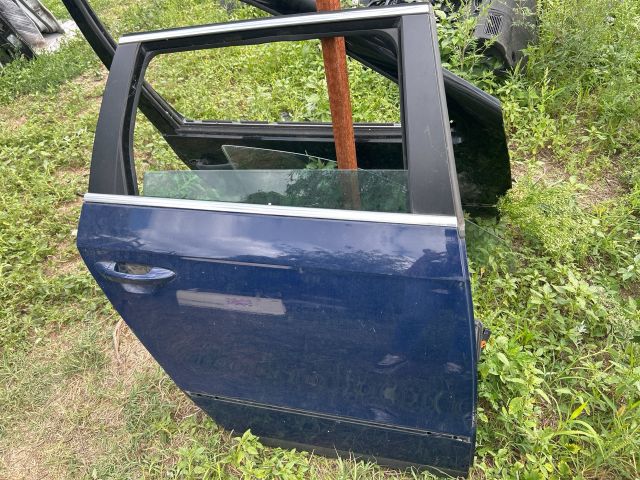 bontott VW PASSAT B6 Jobb hátsó Ajtó (Üres lemez)