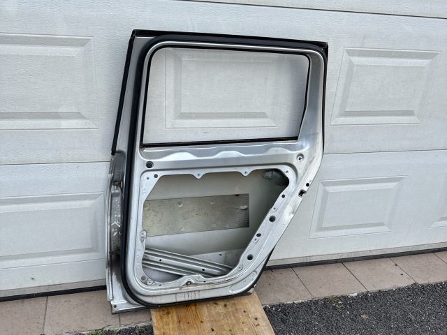 bontott VW PASSAT B6 Jobb hátsó Ajtó (Üres lemez)