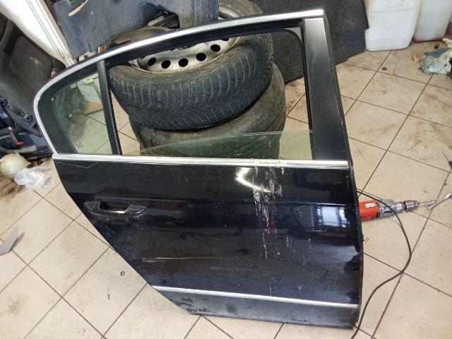 bontott VW PASSAT B6 Jobb hátsó Ajtó (Üres lemez)