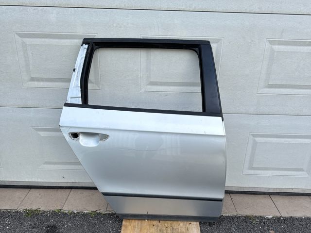 bontott VW PASSAT B6 Jobb hátsó Ajtó (Üres lemez)