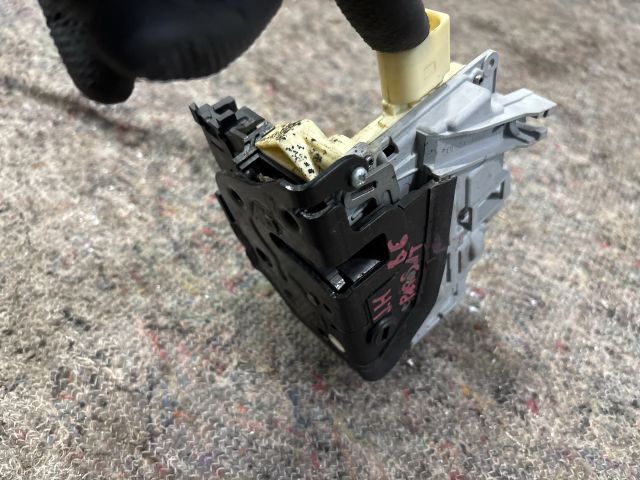 bontott VW PASSAT B6 Jobb hátsó Ajtózár