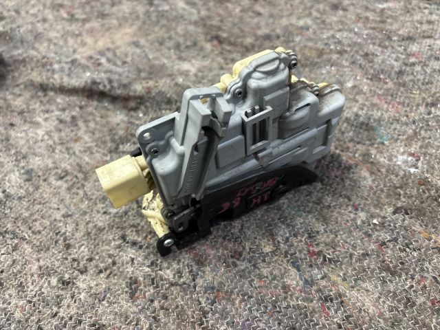 bontott VW PASSAT B6 Jobb hátsó Ajtózár