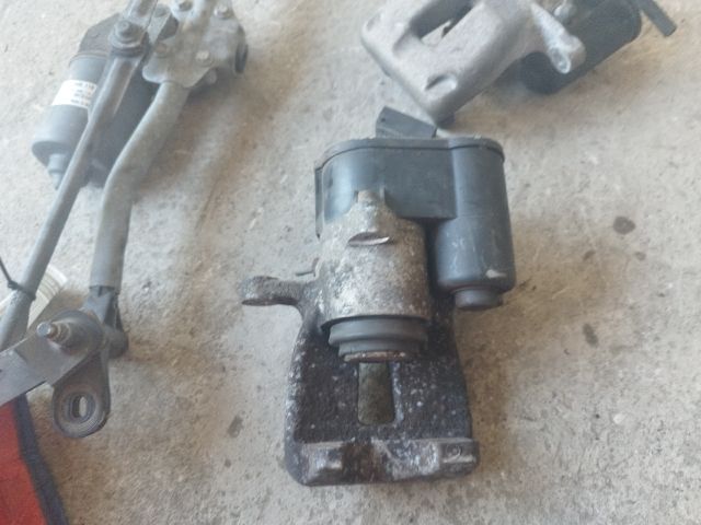 bontott VW PASSAT B6 Jobb hátsó Féknyereg Munkahengerrel