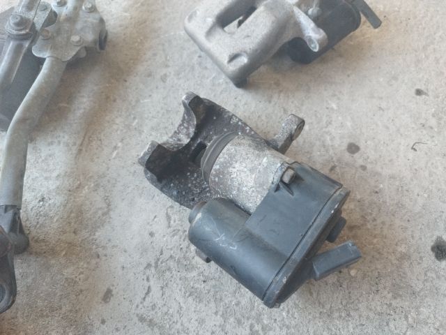 bontott VW PASSAT B6 Jobb hátsó Féknyereg Munkahengerrel