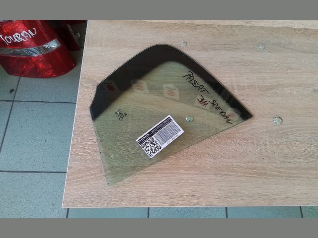 bontott VW PASSAT B6 Jobb hátsó Fixüveg (Ajtóban)