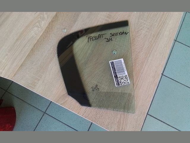 bontott VW PASSAT B6 Jobb hátsó Fixüveg (Ajtóban)