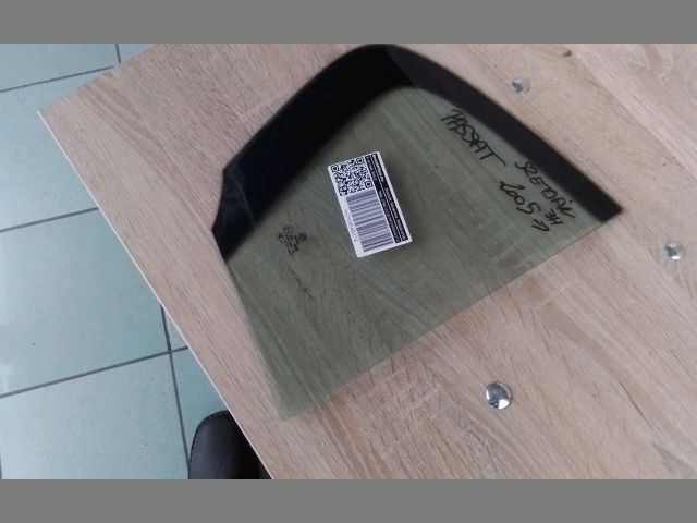 bontott VW PASSAT B6 Jobb hátsó Fixüveg (Ajtóban)