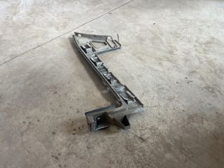 bontott VW PASSAT B6 Jobb hátsó Oldal Lökhárító Tartó (Műanyag)